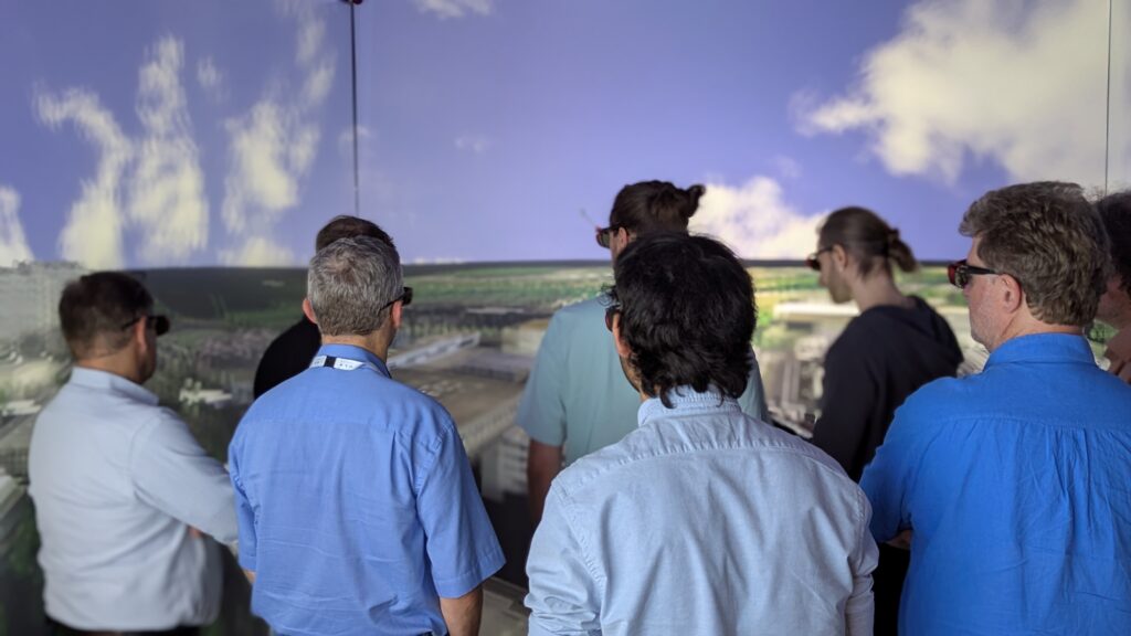 Personen stehen in der CAVE und betrachten in 3D visualisierte Ergebnisse der Potenzialanalyse.